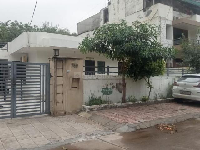 4.5 BHK Independent House in Sector 17 for resale Faridabad. The reference number is 19780776