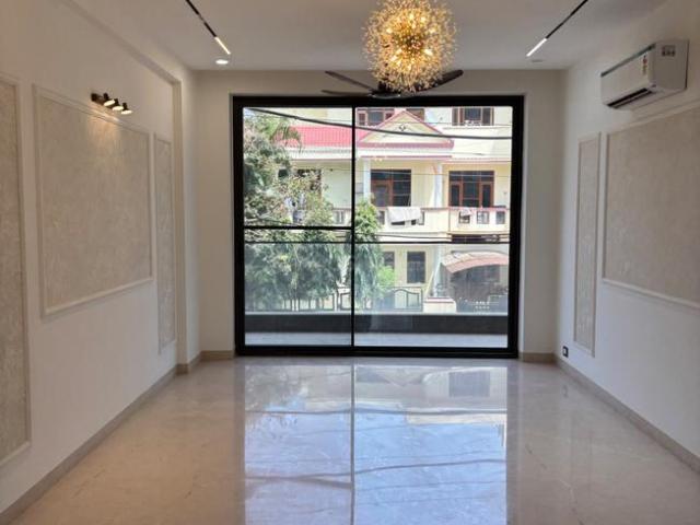 4.5 BHK Independent House in Sector 16 for resale Chandigarh. The reference number is 19773018