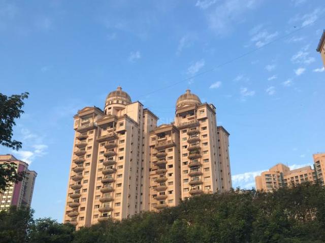 4.5 BHK Penthouse in Kandivali East for rent Mumbai. The reference number is 20876191