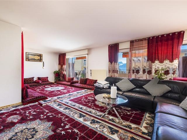 Geräumige 4,5 Zimmer mit 2 Balkonen und Seeblick – großes Potenzial
