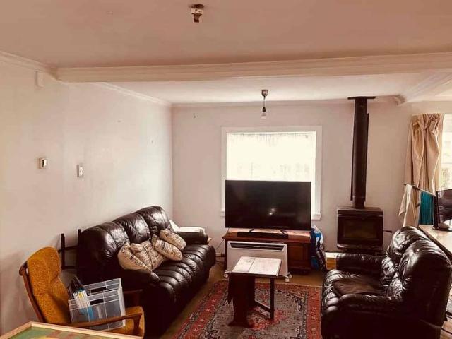 4 5 large bedroom house. STRATFORD