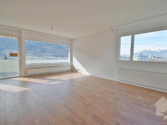 4,5 Zimmer mit herrlicher Aussicht und 1 Indoor Parkplatz