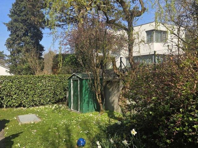 4.5 room apartment with a beautiful seating area on the Bruderholz
