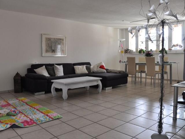 4.5 – Room apartment with covered balcony in the village center of Seltisberg!
