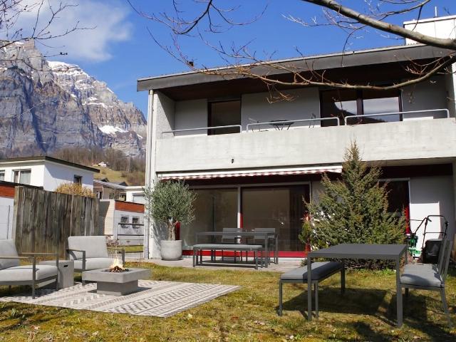 4.5 Zi. Einfamilienhaus mit Garten und Bergblick, Glarus