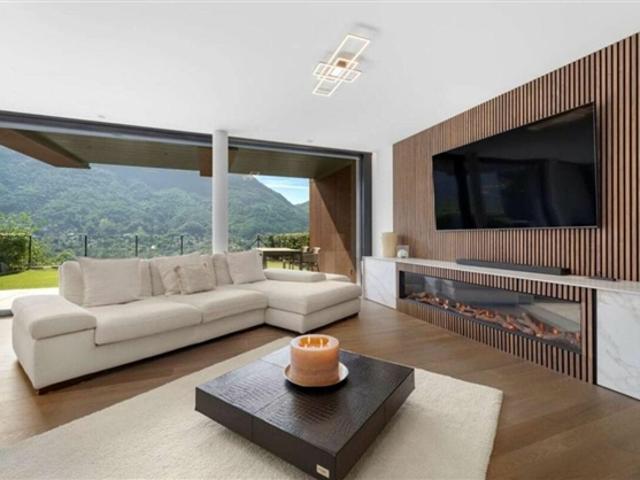 4.5 Zimmer Duplex mit Panorama und Garten in Canobbio