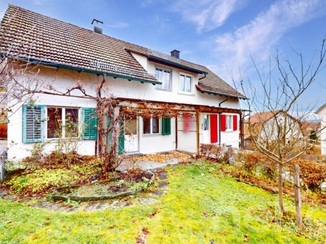 4.5 Zimmer Doppeleinfamiliehaus mit viel Potential auf der Breite