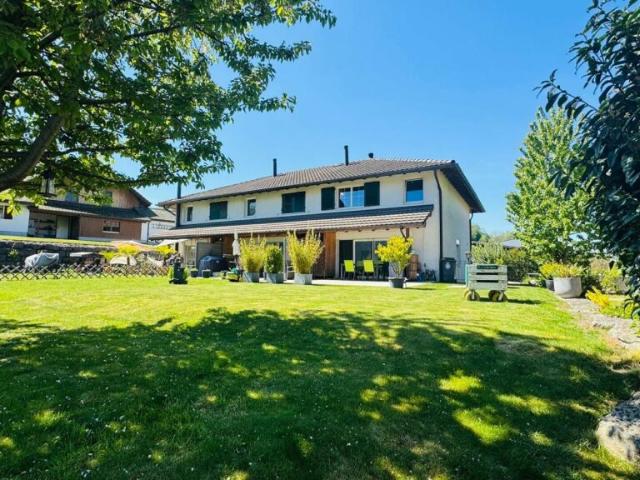 4.5 Zimmer Eckreihenhaus mit Garten, Garage, Parkplatz & Pizzaofen in Giebenach