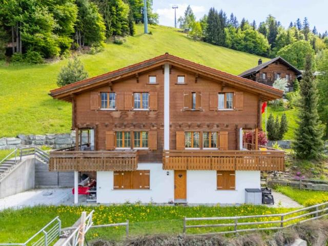 4.5 Zimmer Ferienwohnung mitten im Ski und Wandergebiet Grüsch Danusa