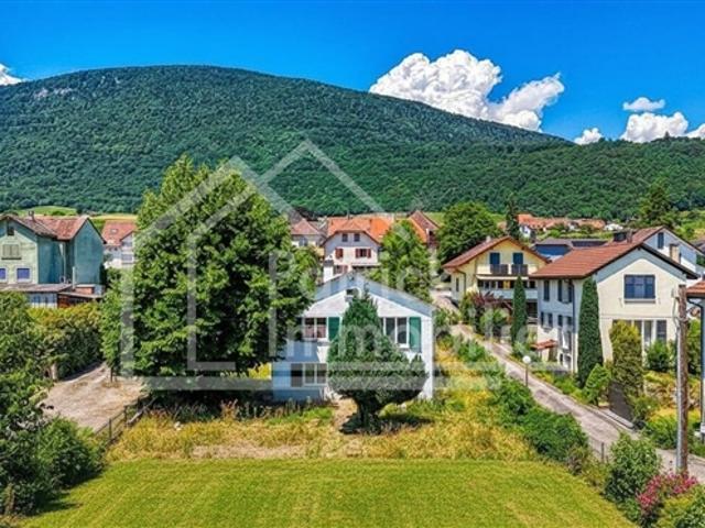 4,5 Zimmer freistehende Villa mit großem Potenzial