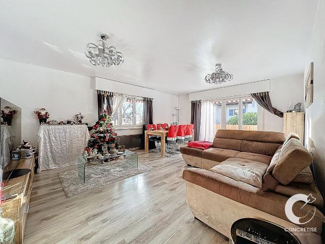 4.5 ZIMMER IN VILLENEUVE GROSSER BALKON