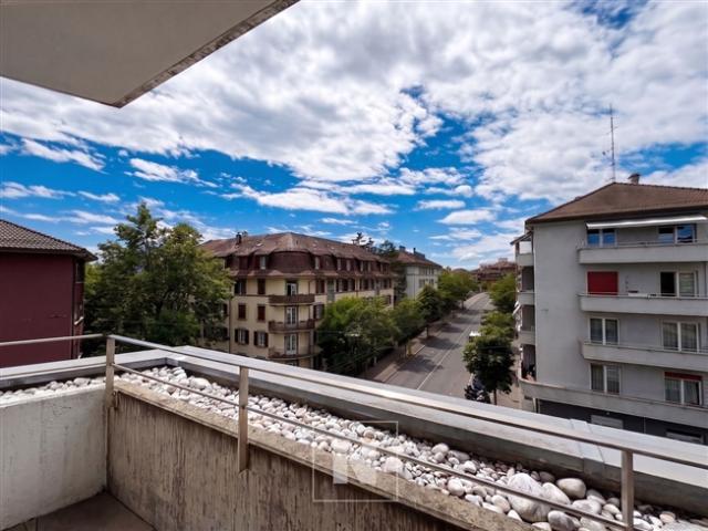 4,5 Zimmer Penthouse Wohnung zum Verkauf in Lausanne – 127 m², großer Balkon