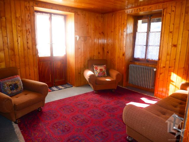 4,5 Zimmer, renovierungsbedürftig in Dorfhaus in Chandonne