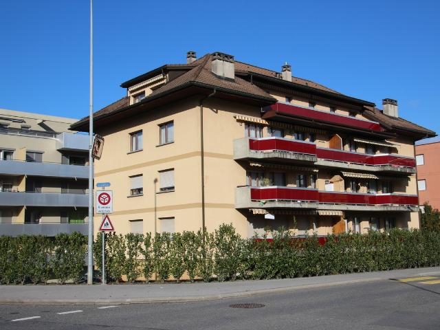 4,5 Zimmer Wohnung 110 m2 mit Keller, Garage und Parkplatz