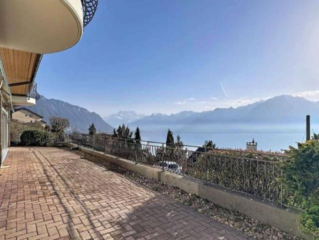 4,5 Zimmer Wohnung mit 147 m² Wohnfläche, großer Terrasse und privatem Garten
