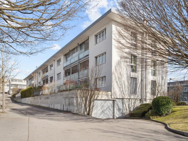 4.5 Zimmer Wohnung mit 102 m², 15.7 m² Loggia & Schwedenofen Wohnen mit Komfort in Lyss