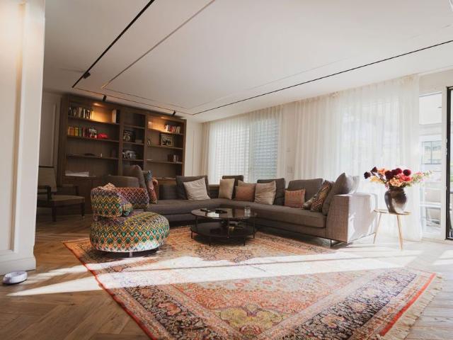 4.5 Zimmer, 140 m², 2. Stock