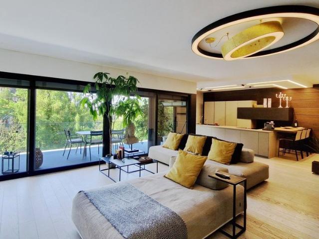 4.5 Zimmer, 153 m², 1. Stock