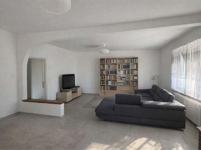 4.5 Zimmer, 150 m², 1. Stock