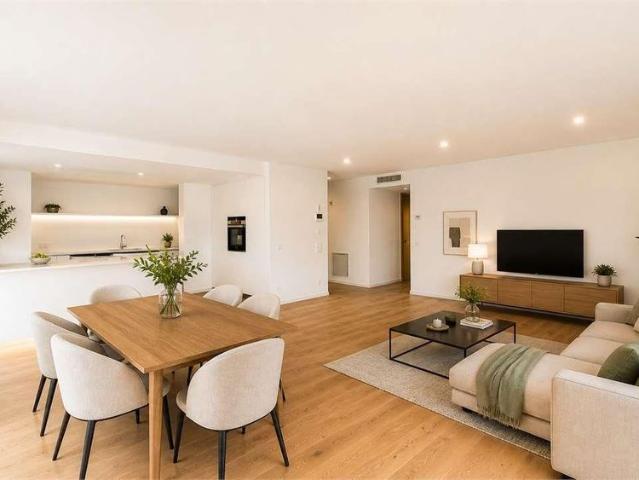 4.5 Zimmer, 180 m², 2. Stock