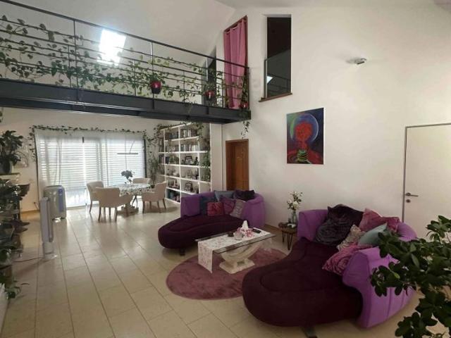 4.5 Zimmer, 198 m²