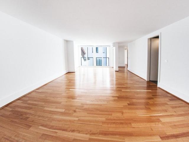 4.5 Zimmer, 220 m², 2. Stock