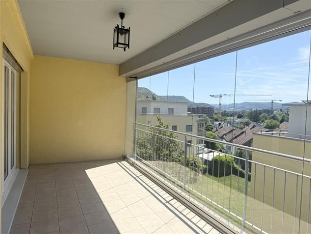 4.5 ZIMMERWOHNUNG MIT GROSSZÜGIGEM BALKON UND VIELSEITIGEN NEBENRÄUMEN