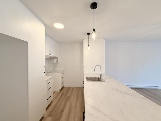 4.5+bureau St Gilles, 1075$/mois