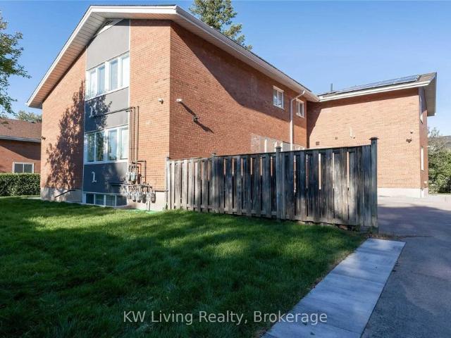 4 64 Overton Crescent