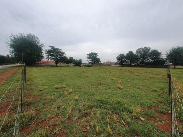 4 679 m² Land available in Kookrus