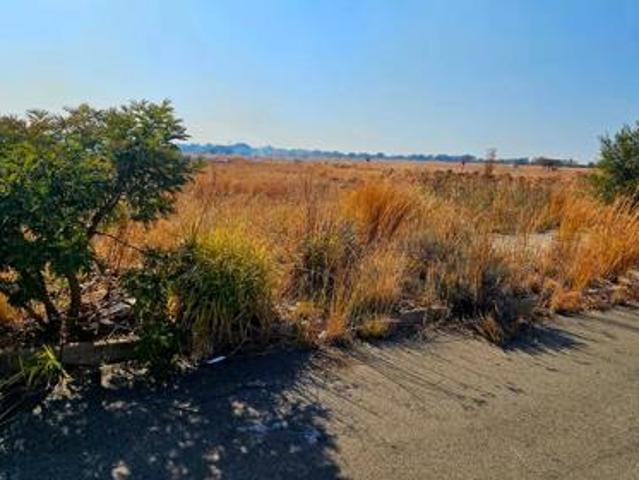 4.9 ha Land available in Raslouw