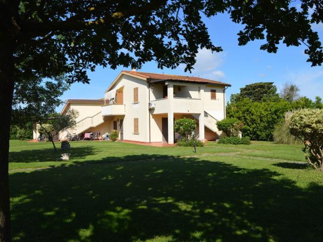 4Camere Villaggio Rustic Toscana In Vendita A9591mf1. 895m² Cecina
