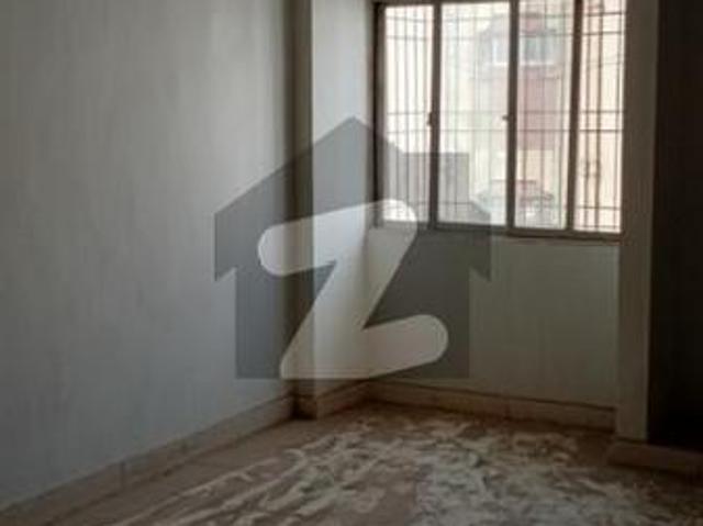 4 bdd 2200 sqft corner good condition gulistan e jauhar block 18