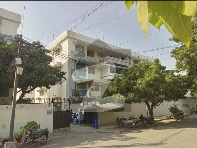 4Bed D Flat Available For Rent In Clifton Block 5