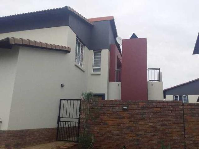 4Bedroom for Rental in Oukraal Estate Silver Lakes Pretoria East