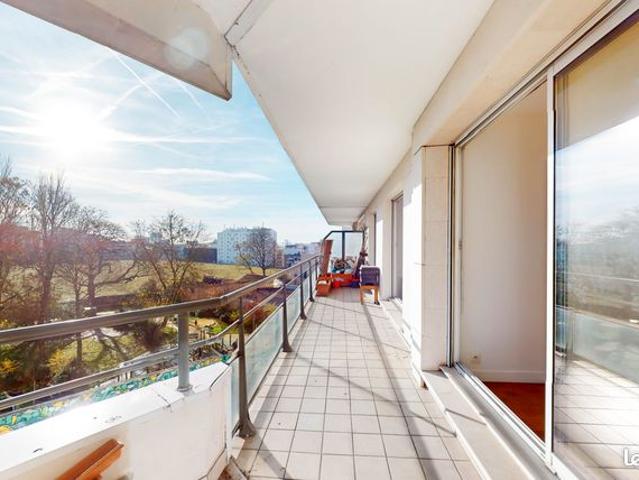 4ème étage ensoleillé & vue dégagée balcon/terrasse 4 chambres Immeuble 2000 Accès PMR 2 parkings une cave