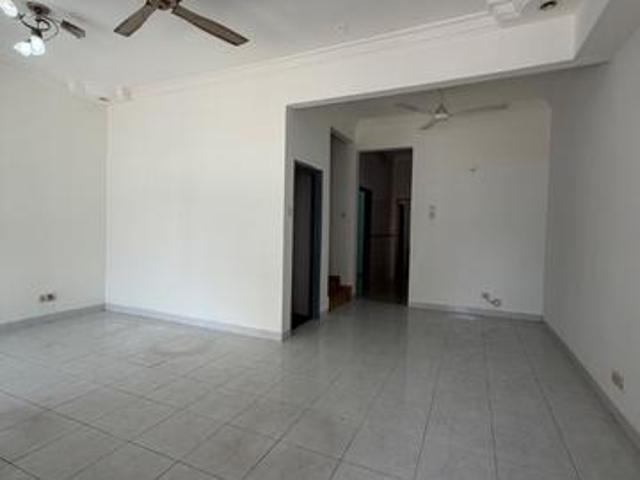 4room 3bath Puchong Prima Lrt station walking distance