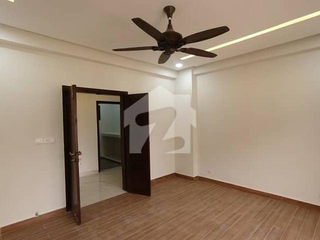 4th floor 4 bed brand new flat for rent