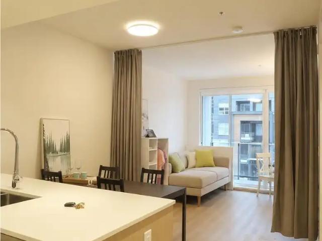 4xx 9888 UNIVERSITY CRESCENT