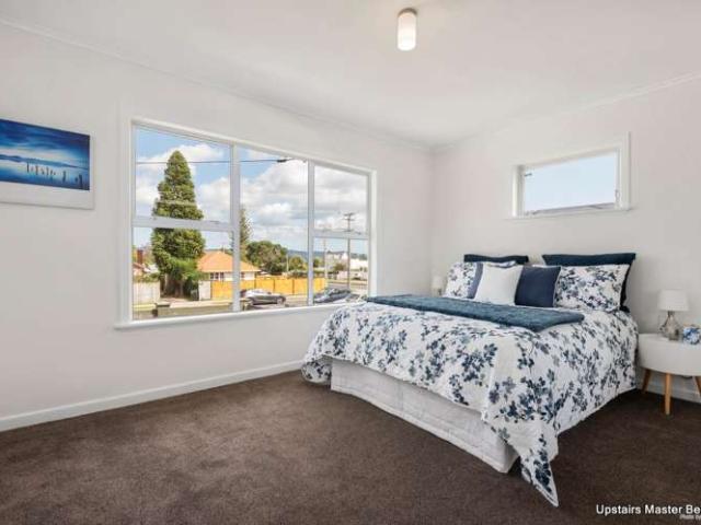 53 Taikata Road, Te Atatu Peninsula, Waitakere City