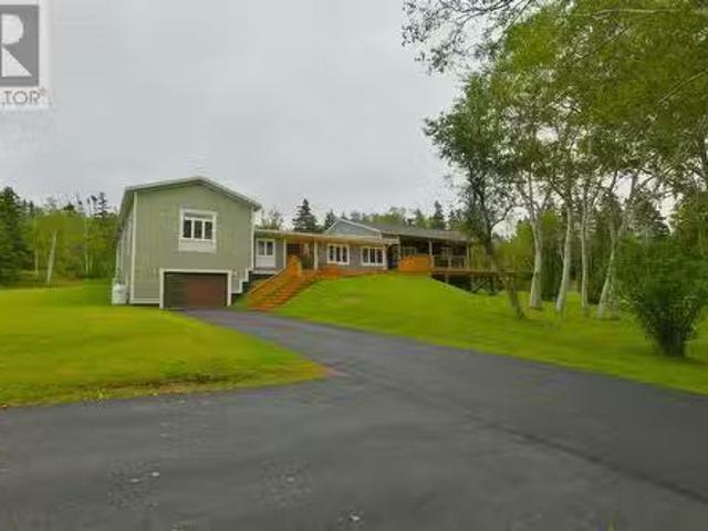 53 E Lawrence Pond Road, Conception Bay South, NL, A1X 4C3 h.