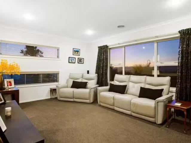 53 Endeavour Drive, Whitby, Porirua City