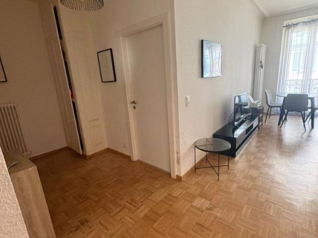 53 m²