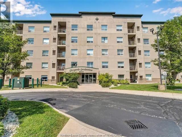 5000 WYANDOTTE Unit# 304