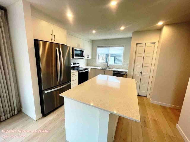 5003 Kinney Link Southwest 3 Bedroom Apartment for Rent at 5003 Kinney Link Sw, Edmonton, AB T6W 5G4 Keswick