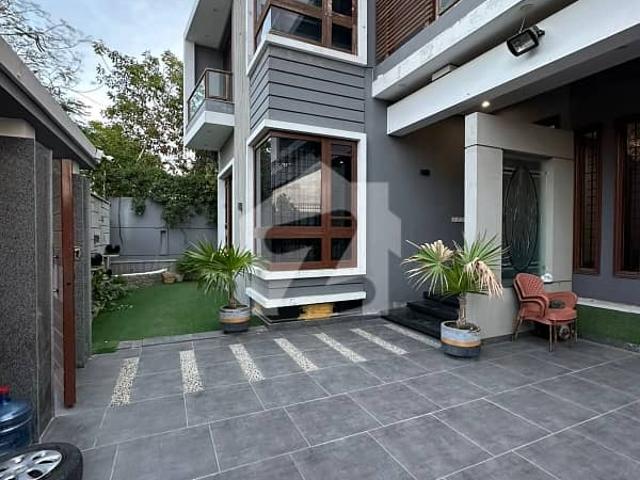 500yards most luxurious and architecture ultra modern style double storey bungalow for sell in dha phase 7 ext. Most prime location in dha karachi. Two sides cornor bungalow