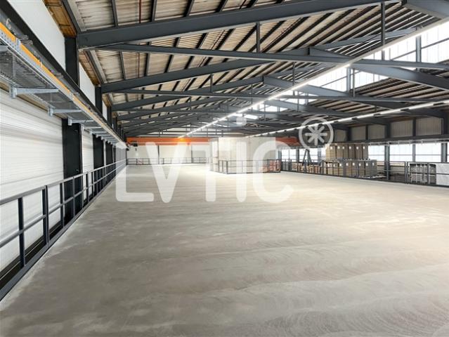 1 000 m2 Lagerfläche zu vermieten in Orbe
