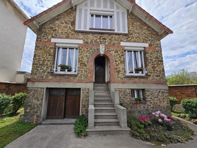 500 m gare RER E et Transilien P: Maison louée de 5 pièces 80 m² Terrain 620 m² Investissement locatif