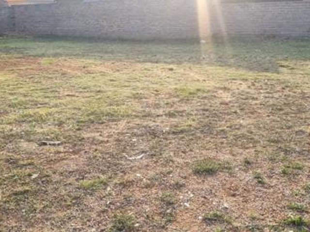 500 m² Land available in Golden Gardens