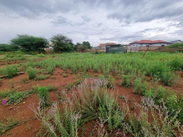 500 m² Land available in Serala View